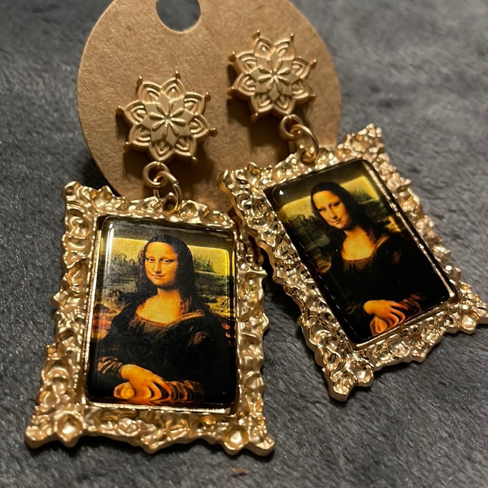 Mona Lisa Gold Framed Pierced Earrings Absolute Incredibly Beautiful!!!